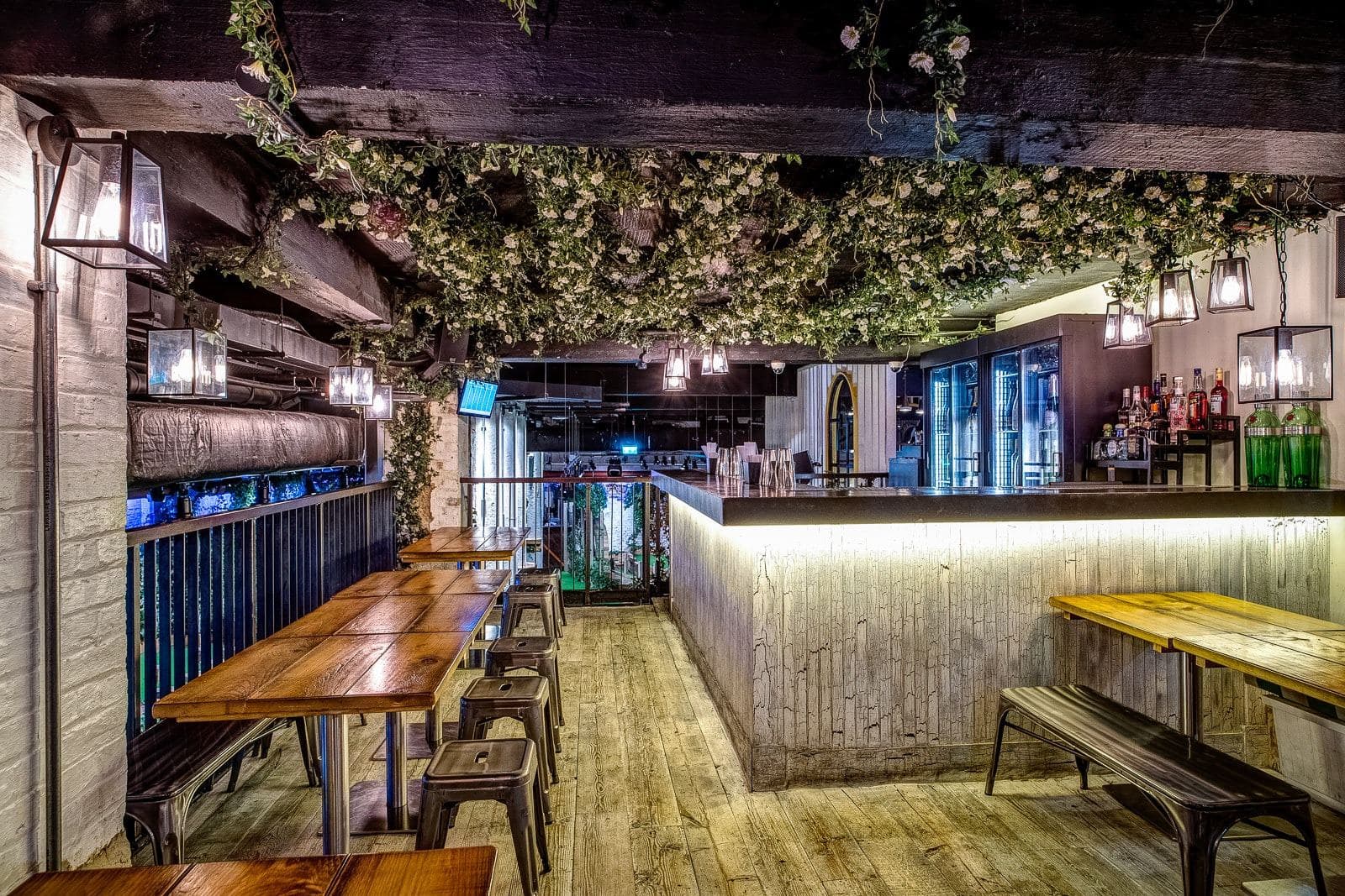 Swingers City Gin Terrace, photo 6