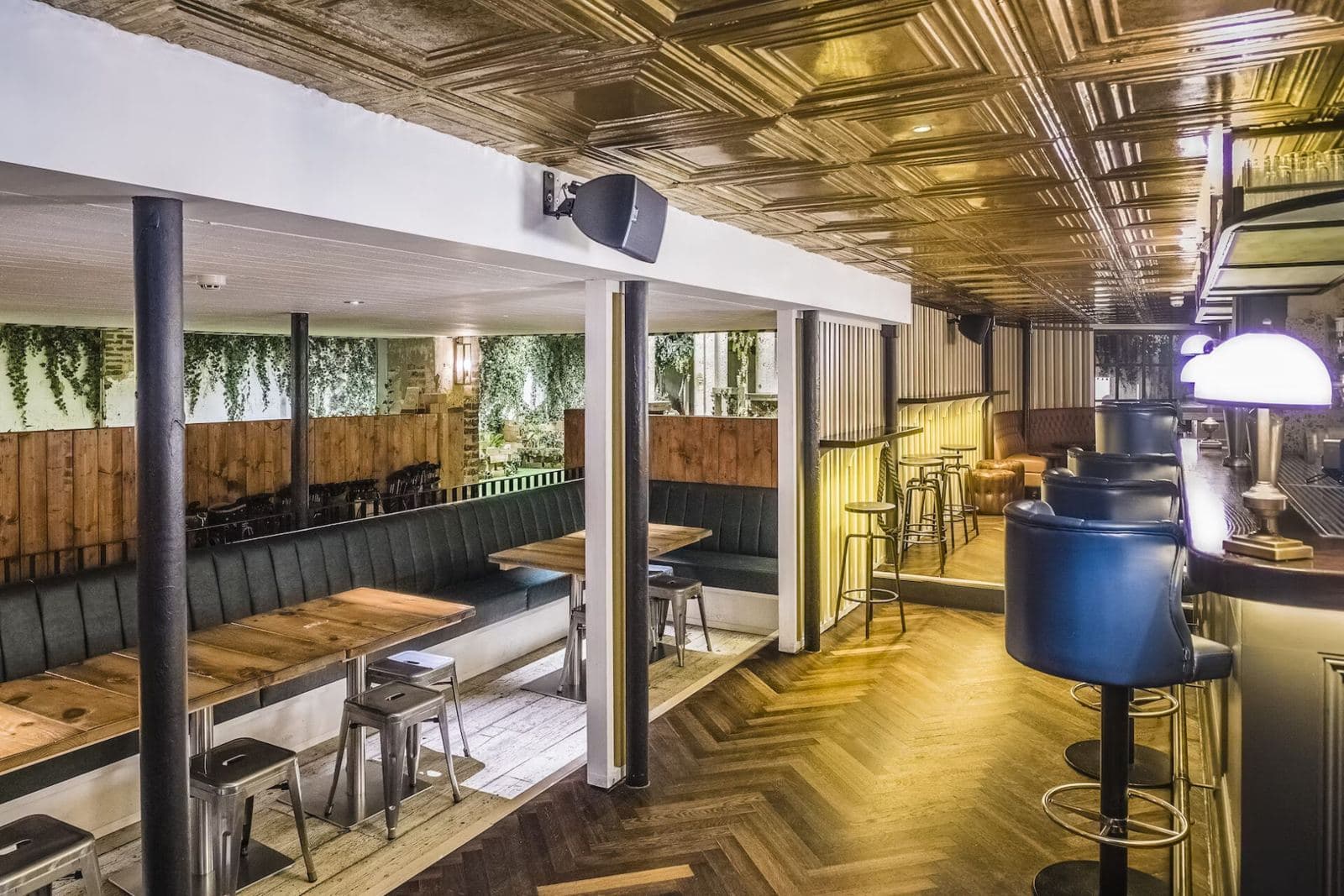 Swingers City Lower Clubhouse Lounge & Decking, photo 4