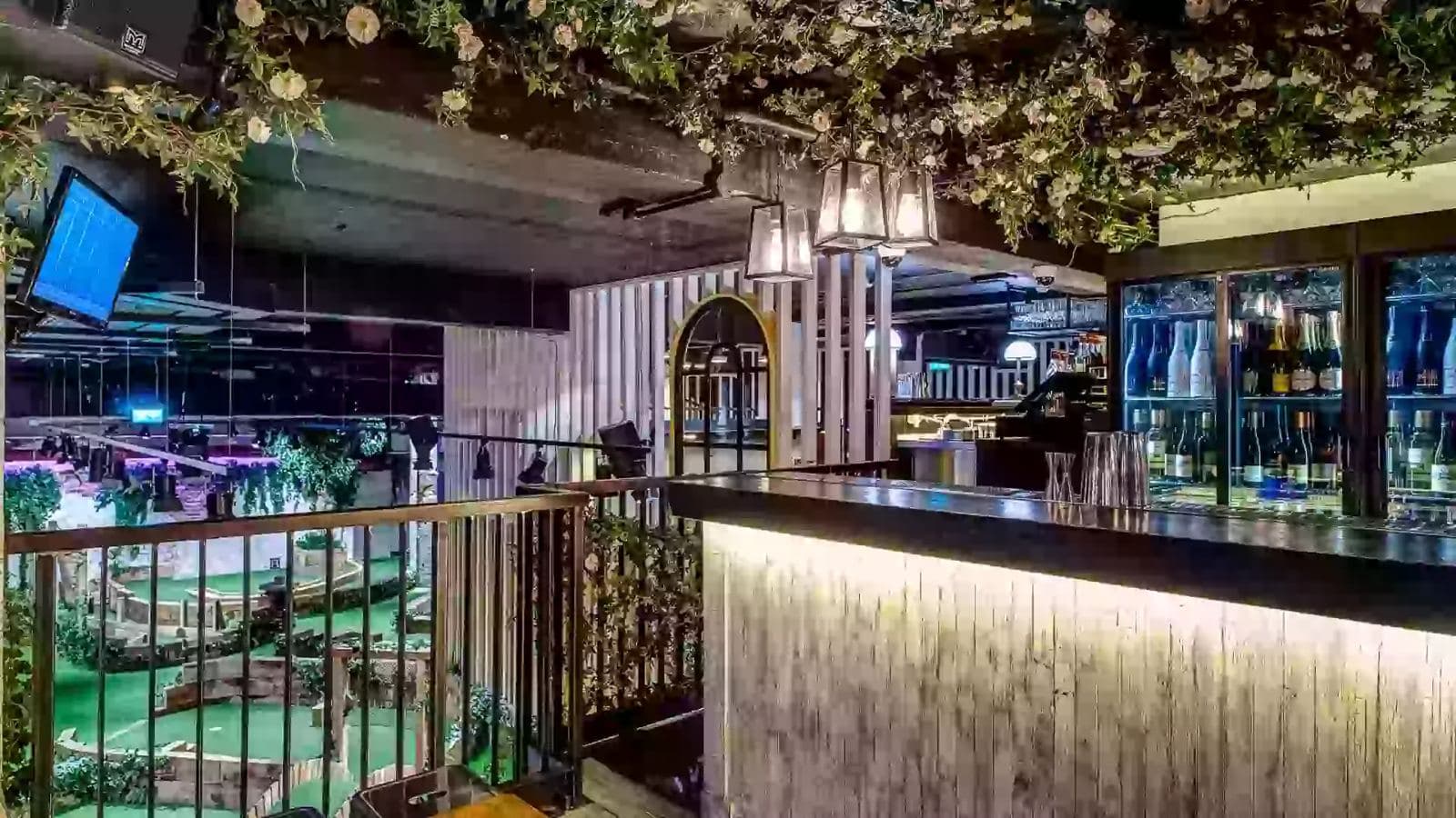 Swingers City Gin Terrace, photo 4