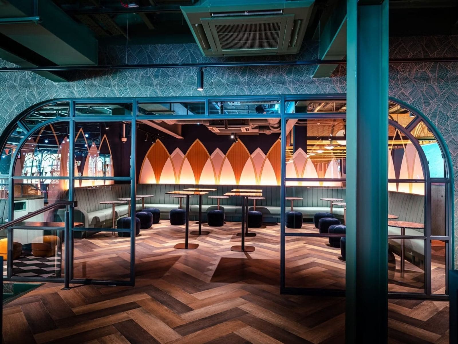 Swingers West End Boathouse, photo 1