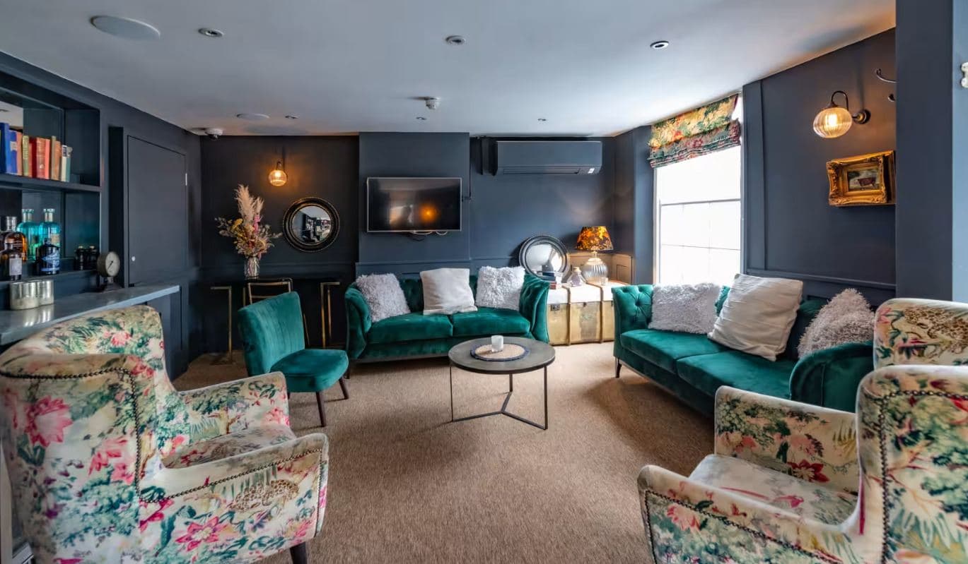 The Phene Club Room, photo 3