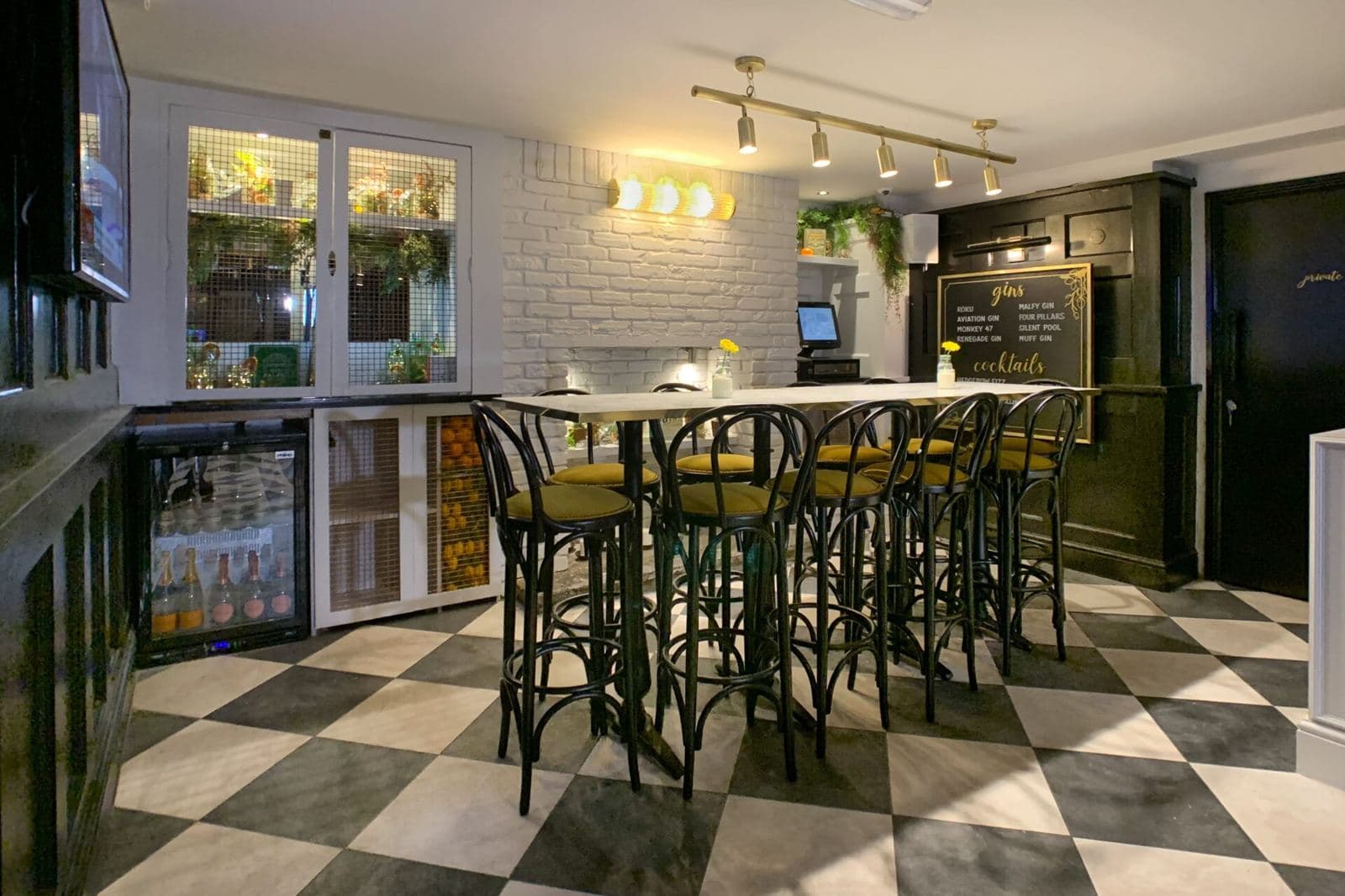 Bonds Gin Room, photo 6