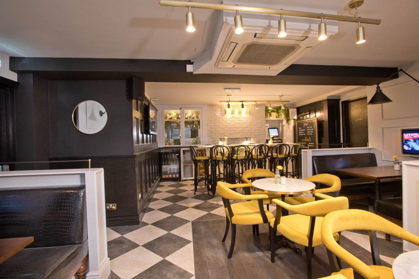 Bonds Gin Room, photo 1