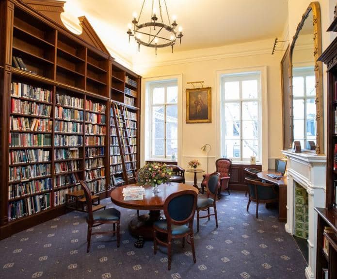 In and Out Club Cowdray Library, photo 3
