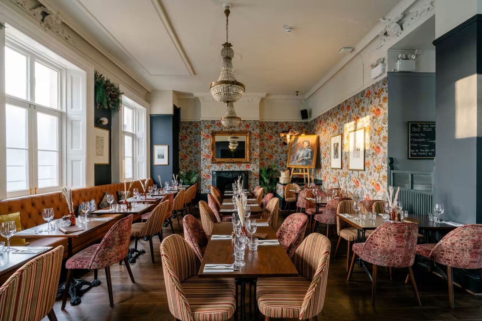 Lillie Langtry Lounge Room, photo 1