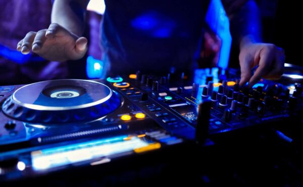 DJ-1920x1280